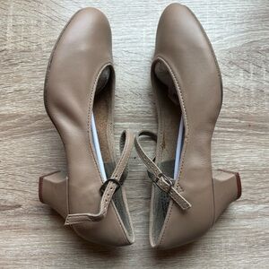 Capezio Footlights Jr character shoes nude or tan size 4M women’s *never worn*